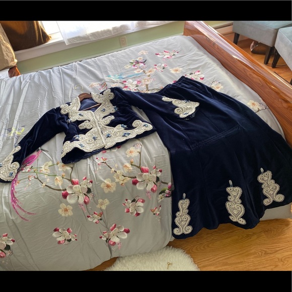 Dresses & Skirts - Beautiful Moroccan kaftan suit in velvet